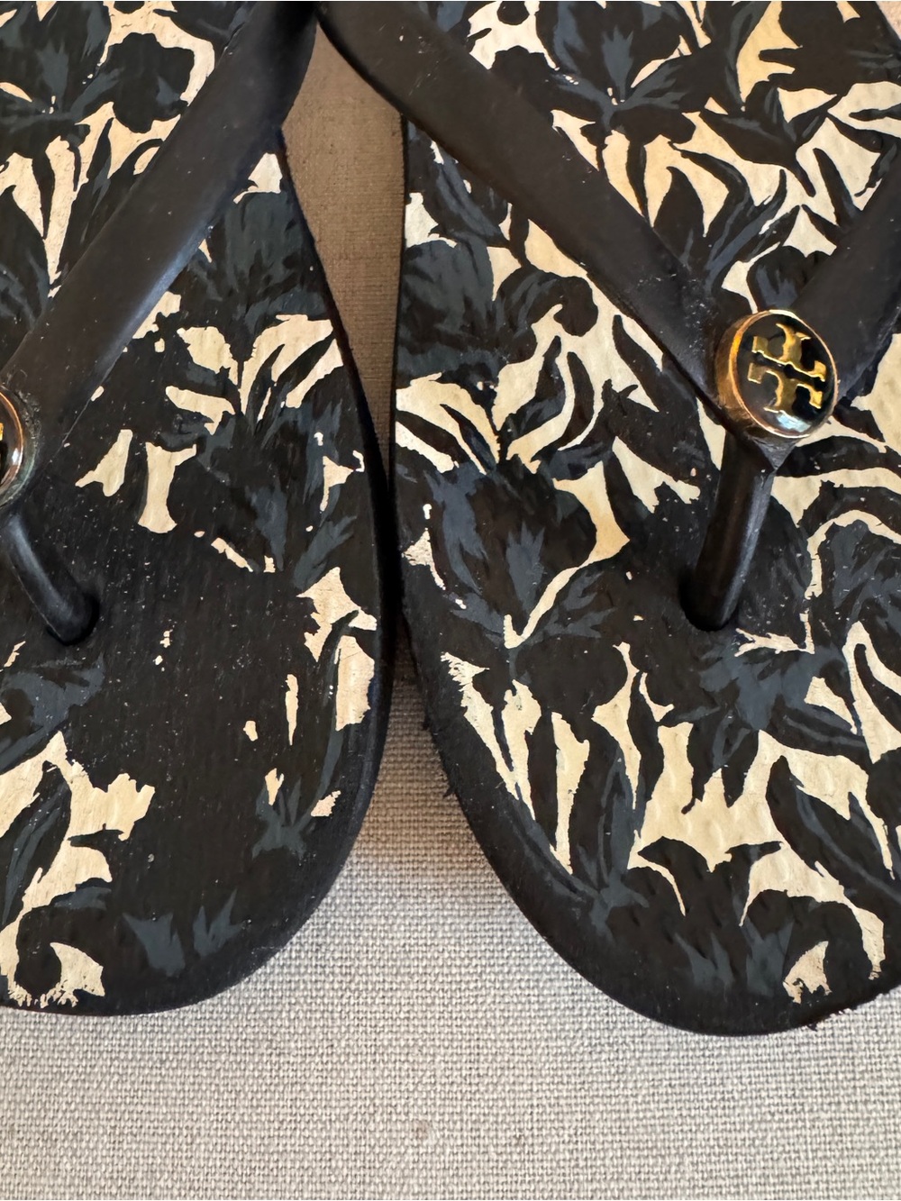 Tory Burch Navy and White Floral Logo Flip Sandals - Picture 5 of 5